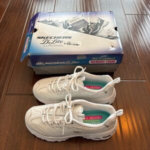 Skechers D’Lite Women’s White Sneakers with Air-Cooled Memory Foam